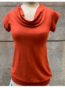 Camiseta m/c cuello amarillo