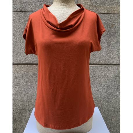 Camiseta m/c cuello sin pieza cintura teja