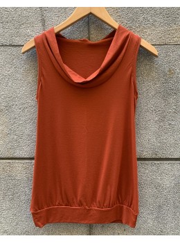 Camiseta tiras cuello teja