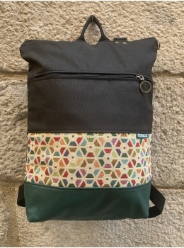 Mochila típica verde hexágonos
