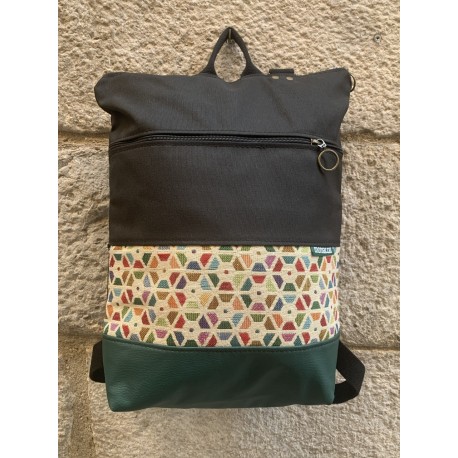 Mochila típica verde hexágonos