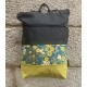 Mochila típica mostaza flores
