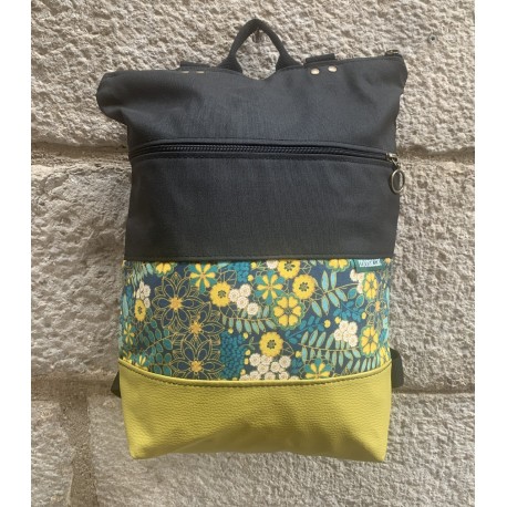 Mochila típica mostaza flores