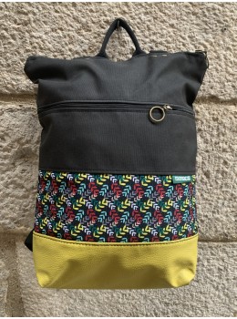 Mochila típica mostaza hojas
