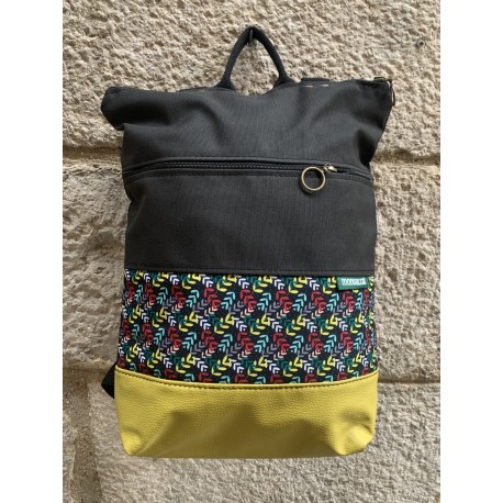 Mochila típica mostaza hojas