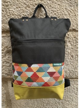 Mochila típica mostaza colores
