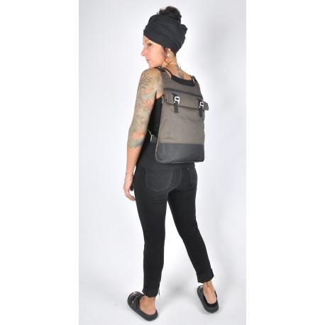Mochila nomad skua café