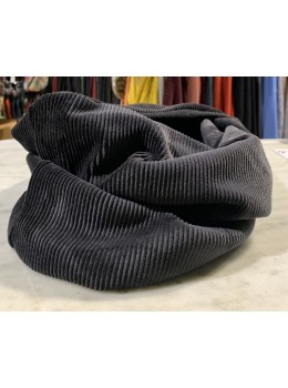 Cuello doble pana negro