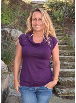 Camiseta m/c cuello morado