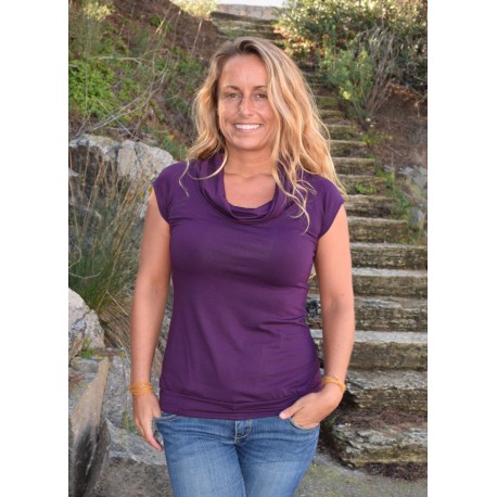 Camiseta m/c cuello morado